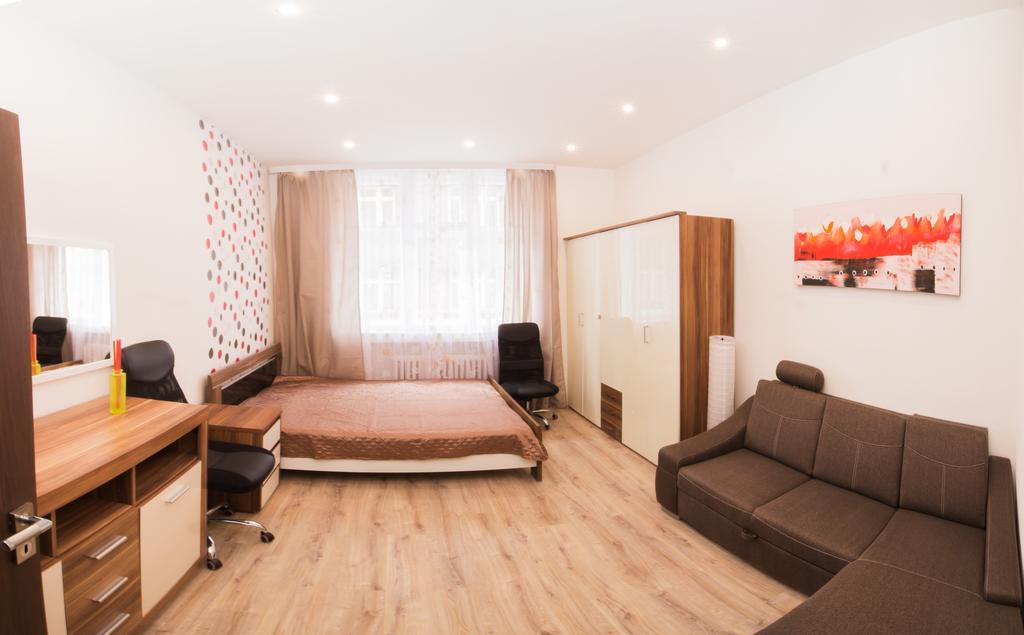 Apartamento Ve Smeckach With A Big Terrace